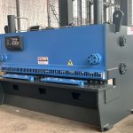 Гидравлические гильотинные ножницы 6×2500